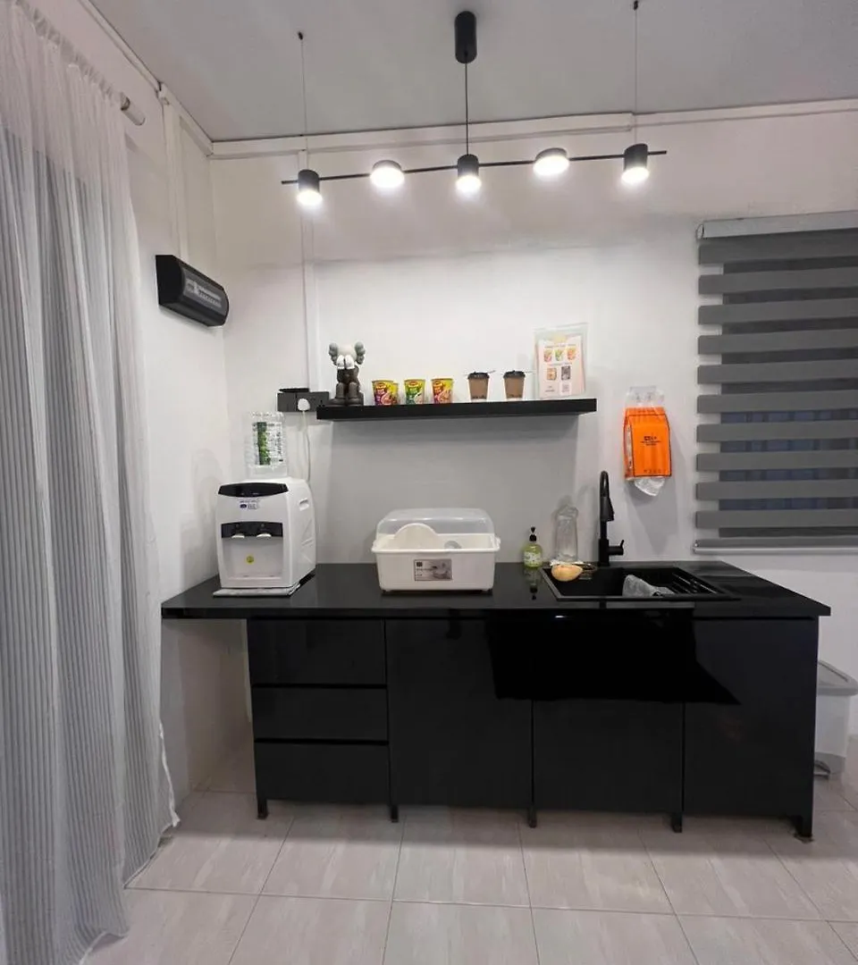 23 Inn Queen Bedroom With Balcony Bukit Mertajam Pansiyon